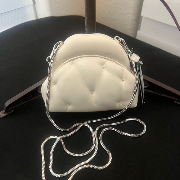 NWT Kate Spade Cloud Cream Crossbody Mini Bag Leather, Silver Chain - Picture 2 of 6